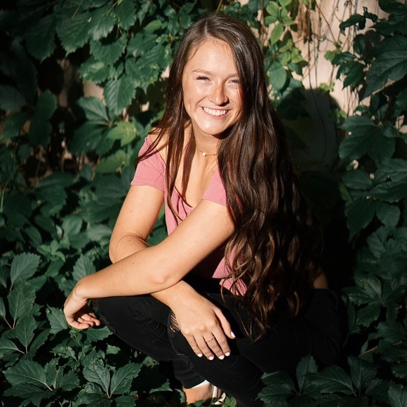 Meet your Posher, Stephanie - Picture 4 of 5